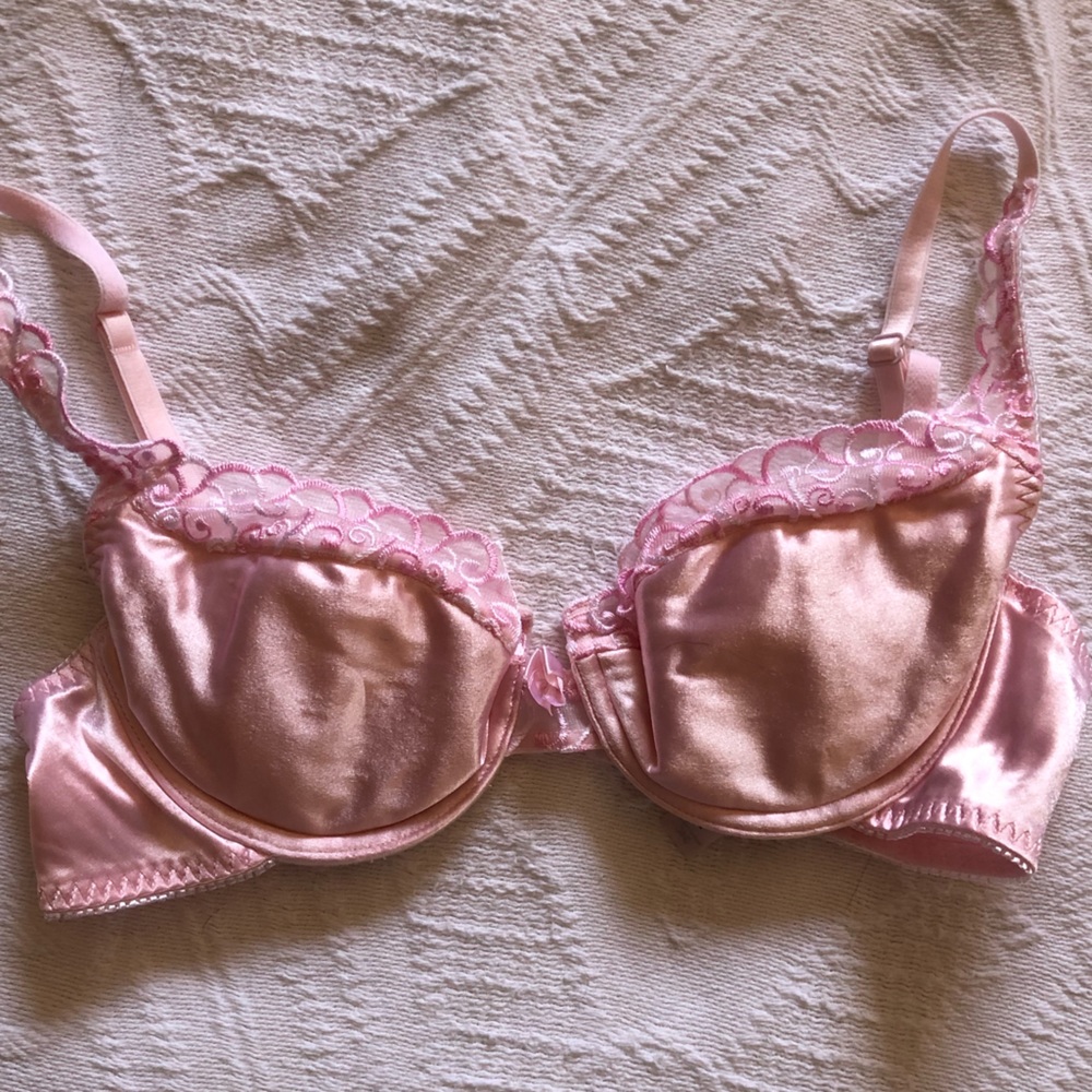 Vintage Victoria’s Secret Pink Satin Bra - Picture 2 of 6
